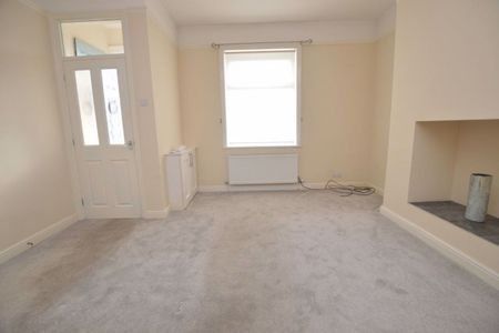 2 Bedroom Terraced House - Photo 2