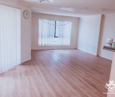 Single-Story Unit -Walk to School! Spacious Townhouse for Rent in S... - Photo 4