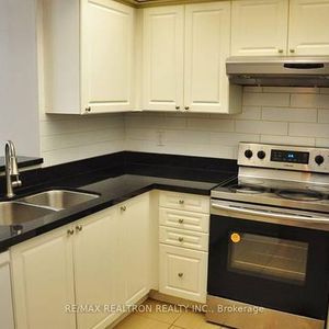 Yonge/Sheppard-Penthouse spacious 2Bdrm+Den 2Bath 1Parking 1locker. - Photo 2