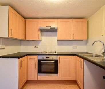 Well-presented 2 bedroom mid terrace Victorian house for rent in th... - Photo 6