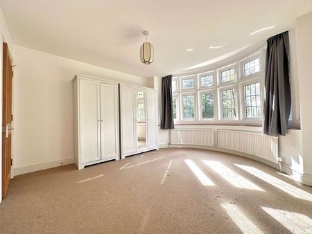 College Road, Epsom - Photo 2