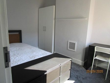 3 bedroom terraced house to rent - Photo 2