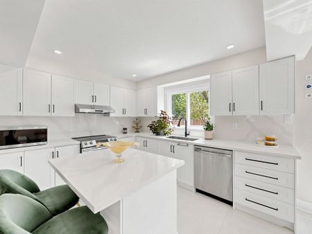 For Lease - 48 Ballard Crescent, Newmarket, Ontario - Photo 3