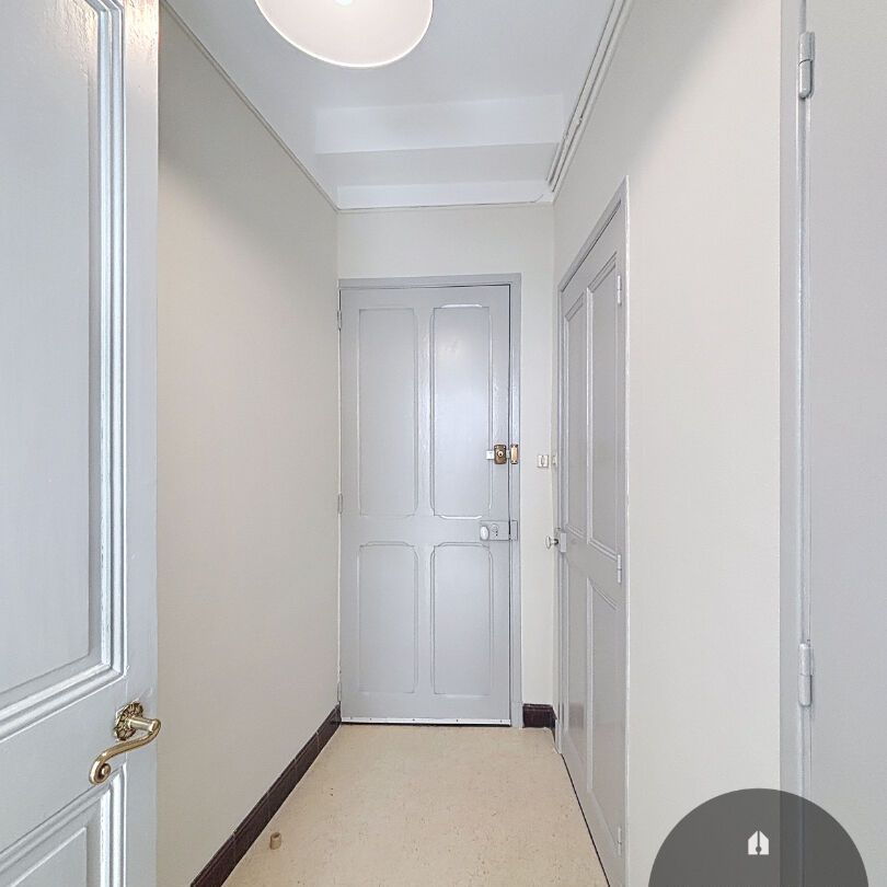 A LOUER AVIGNON (84000) INTRAMUROS : APPARTEMENT 2 PIECES NON MEUBLE - QUARTIER RUE PAUL SAIN, - Photo 1