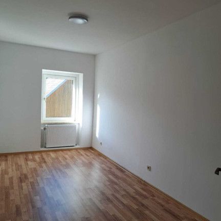 Koffer packen und einziehen - zauberhafte 3-Zimmer-Wohnung mitten im Ortskern von Ottenschlag zu vermieten - Photo 1