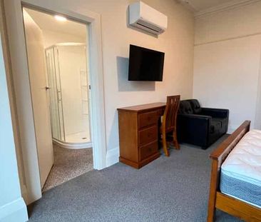 Ensuite room on Union Street, North Dunedin - Photo 3