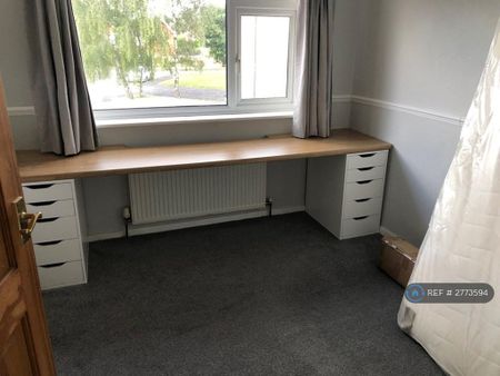 3 bedroom detached house to rent - Photo 4