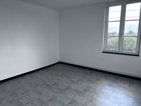Location Appartement 3 pièces 66m² CAUDEBEC LES ELBEUF 76320 - Photo 2