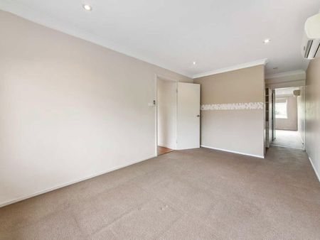 Modern Family Home with Airconditioning and Gas Cooking! - Photo 3