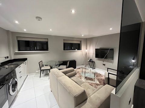 1 Bed Flat, Park Square East, LS1 - Photo 1