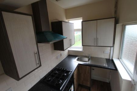 3 bedroom semi-detached house to rent - Photo 4