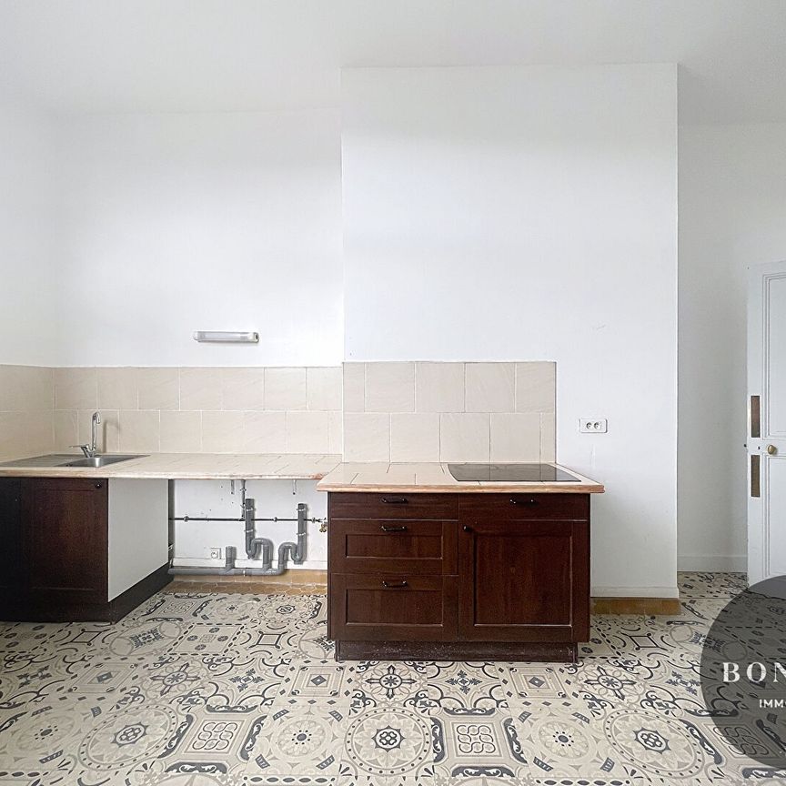 A LOUER AVIGNON INTRAMUROS ( 84000 ) : Appartement non meublé - 4 pièces - 1er étage - charme de l'ancien !, - Photo 1