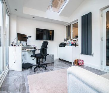 3 bedroom semi-detached house to rent - Photo 6