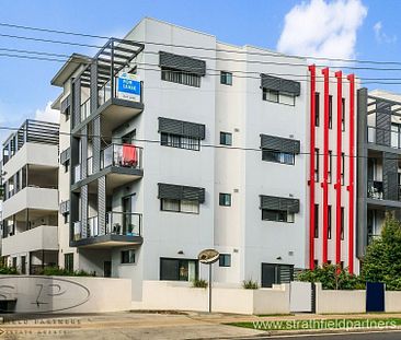 Ground Floor Flowing Modern Interior - Photo 1