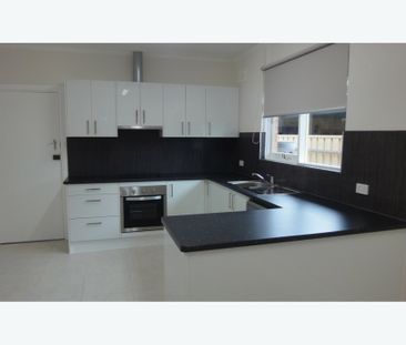 LOVELY FAMLY HOME IN IDEAL LOCATION! - Photo 6