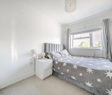 3 bedroom end of terrace house to rent - Photo 4