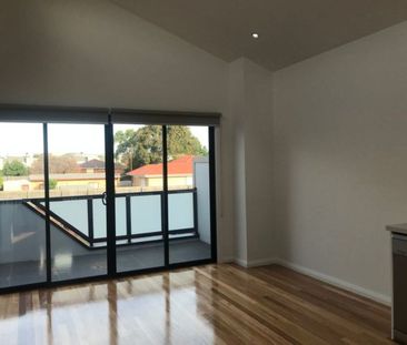 5/22 Green Street, Airport West, Vic 3042 - Photo 5