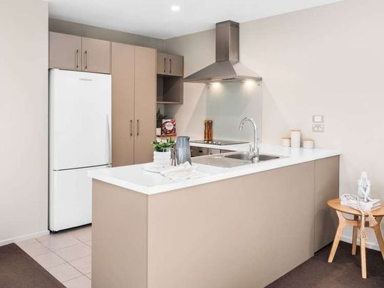 Stylish 3BR Townhouse in Sydenham - Photo 1