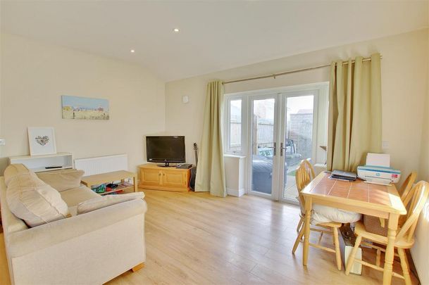1 bedroom semi-detached house to rent - Photo 1
