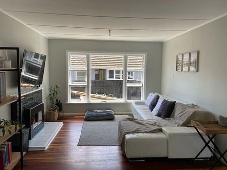 Modernised Family Home + Extra Sleepout Room - Photo 4