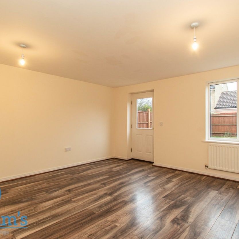 References Pending - 3 bed Mid Terraced House - Photo 1