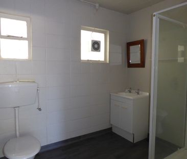 2 BEDROOM UNIT IN HANDY LOCATION - Photo 3