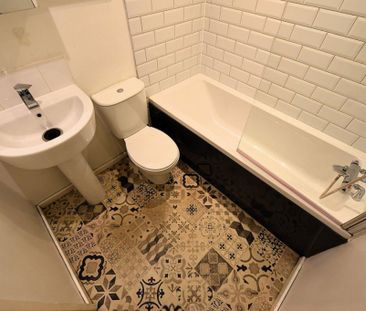 1 bedroom Flat in Abbeydale Grove, Leeds - Photo 6