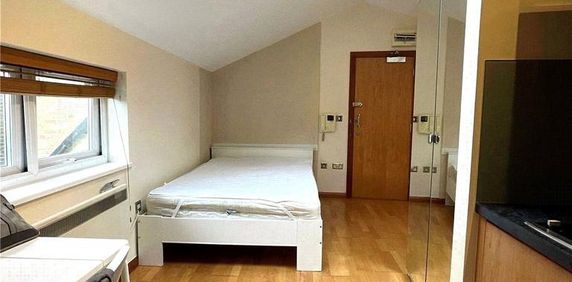 Studio to rent - Photo 2