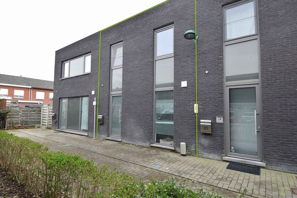 Recente woning op een rustige locatie in het centrum van Eeklo! - Photo 1