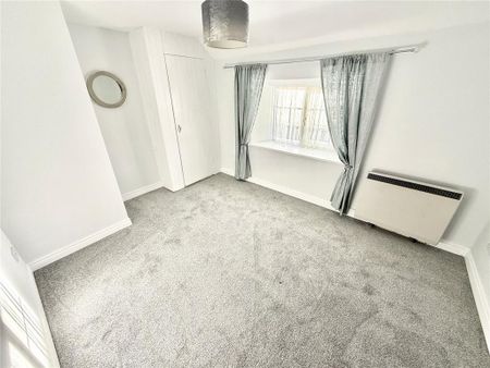 2 bedroom end of terrace house to rent - Photo 4