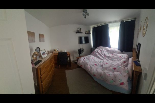 5 Bed Terraced House, The Hamlet, SE5 - Photo 1