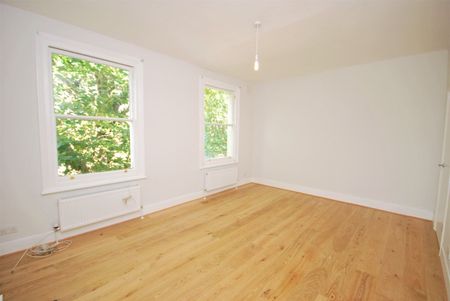 Chadwick Road, London, SE15 - Photo 2