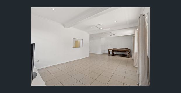 Charming Highset Home in a Super Convenient Location! - Photo 1