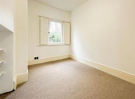 3 bedroom character property to rent - Photo 3