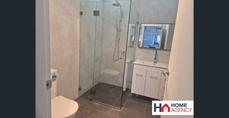 FULLY RENOVATED 4 BEDROOM HALF HOUSE (Top Level) - Photo 5