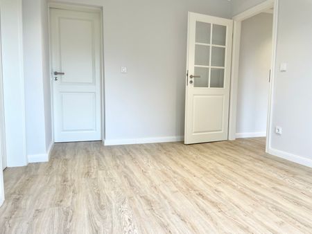 Luxus-3-Zimmer-Wohnung mit hochwertiger Einbauküche und saniertem Bad in Rostock-Komponistenviertel - Photo 2