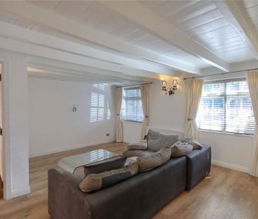 3 bedroom end of terrace house to rent - Photo 2