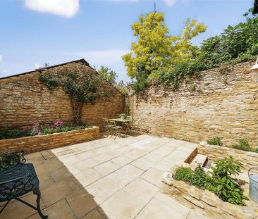 2 bedroom character property to rent - Photo 6