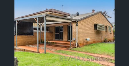 Low-Maintenance Granny Flat in a Prime Centenary Heights Location - Photo 3