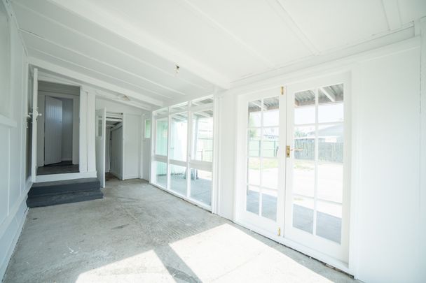 Handy Location- 4 Bedrooms Off Street Parking - Photo 1