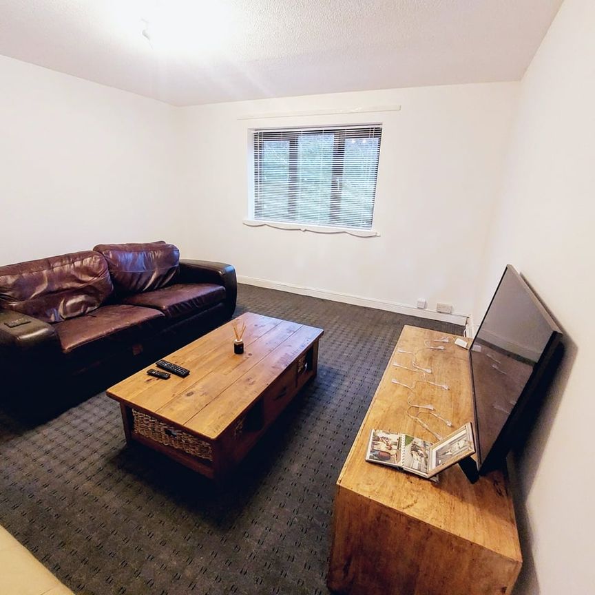 1 Bed Flat, Kings Heath, B14 - Photo 1