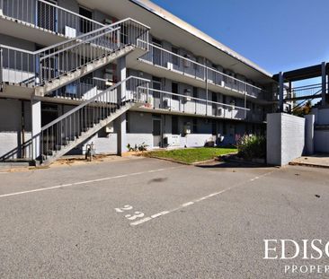 Compact One-Bedroom Apartment in Mount Hawthorn - Photo 2