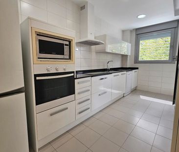 Planta baja de alquiler en Calle de Juan Daniel Fullaondo, Valdebeb... - Photo 4