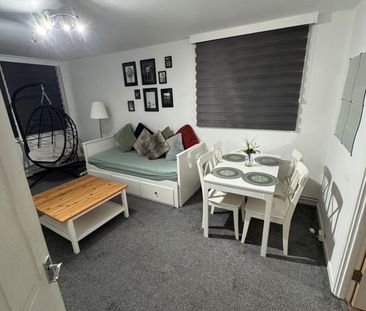 1 Bed Flat, Shaftesbury Point, E13 - Photo 1