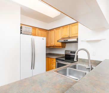 For Lease - 18 Sommerset Way Unit# 1008, Toronto, Ontario - Photo 3