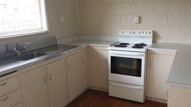 This well-presented 2-bedroom unit on Grey Street offers comfortable living in a prime Hamilton East location. - Photo 1