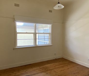 16 Leahy Street, SHEPPARTON VIC 3630 - Photo 2