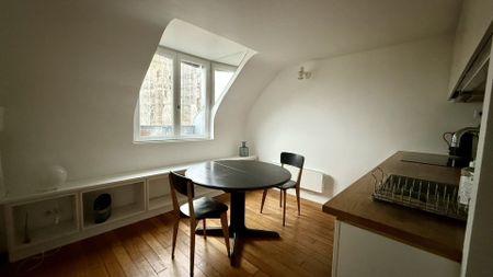 75009 Paris 75009 - Place d'Estienne d'Orves - Photo 2