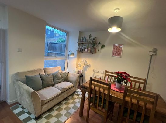 4 Bed End Terrace, Lammermoor Road, SW12 - Photo 1