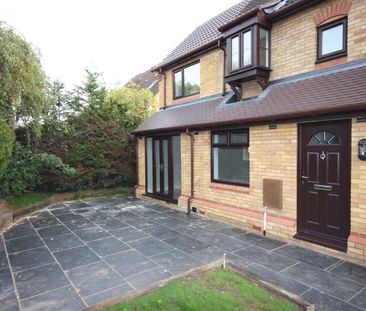 Lawrence Close, Guildford - 2 bedrooms Property for lettings - Seym... - Photo 4